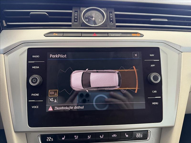 Volkswagen Passat 2,0   TDI 110kW,SERVISNÍ KNÍŽK - fotka 21 z 30