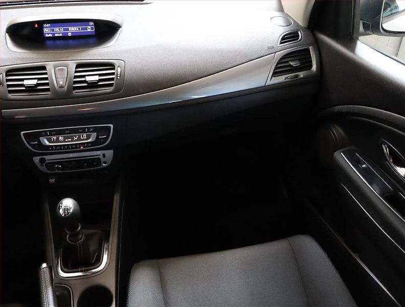 Renault Mégane (2015) 1.6 16V, Tempomat - fotka 8 z 19