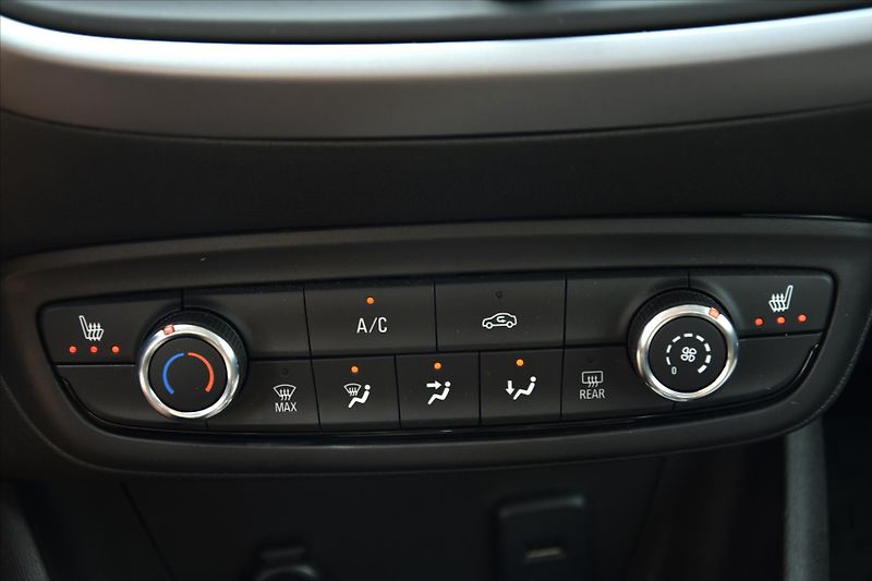 Opel Crossland 1.2 TURBO AUTOMAT 1.MAJ. ČR - fotka 22 z 23