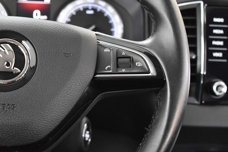Škoda Karoq 1.6 TDI 85kW KAMERA*KESSY*ACC* - fotka 18 z 42