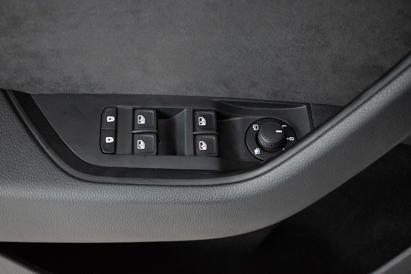Škoda Superb 2.0 TDI 4x4*SPORTLINE*CANTON* - fotka 15 z 46