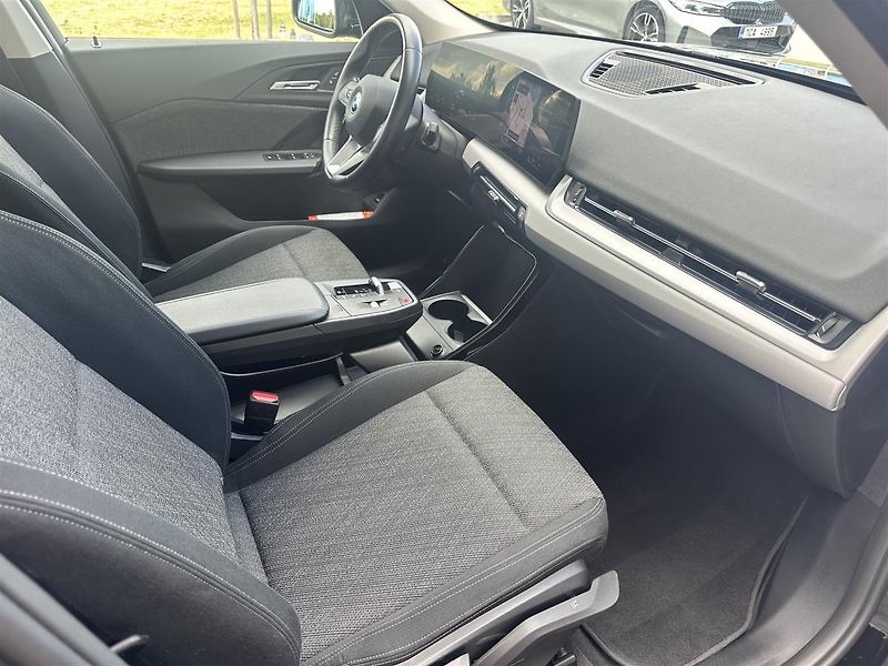 BMW iX1 xDrive30 - fotka 6 z 14
