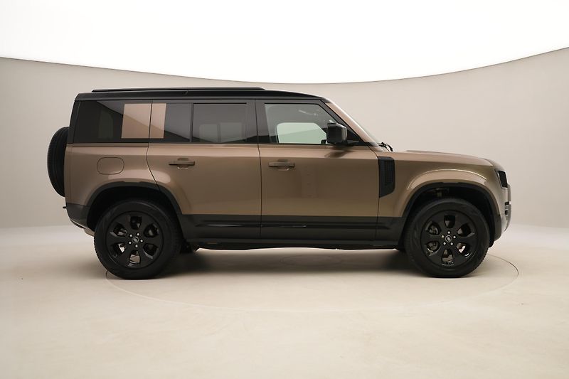 Land Rover Defender 110 D250 X-DYNAMIC SE AWD CZ  - fotka 13 z 50