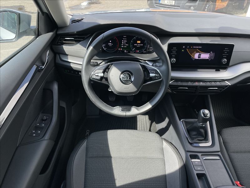 Škoda Octavia 2,0 TDI Combi Ambition Plus - fotka 7 z 24