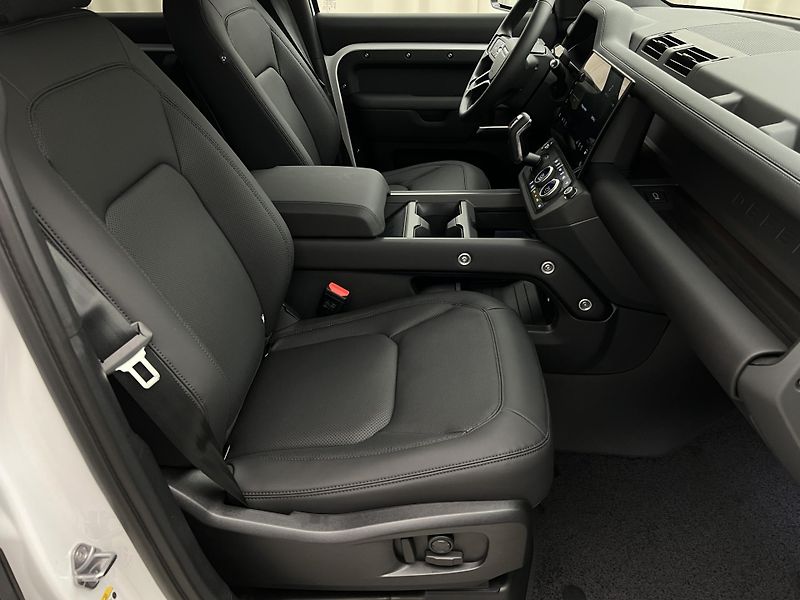 Land Rover Defender (2026) 110 D250 X-DYNAMIC SE AWD Aut - fotka 17 z 50