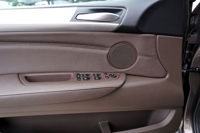 BMW X5 4.0d xDrive/kůže/7míst/55.000k - fotka 17 z 44