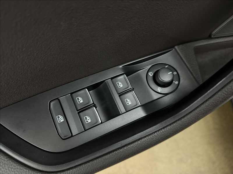 Škoda Superb 2,0 TDi 110kW L&K DPH ACC DCC - fotka 38 z 56