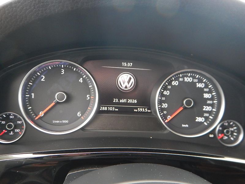 Volkswagen Touareg 3.0 TDI V6, 4x4, DSG - fotka 20 z 31