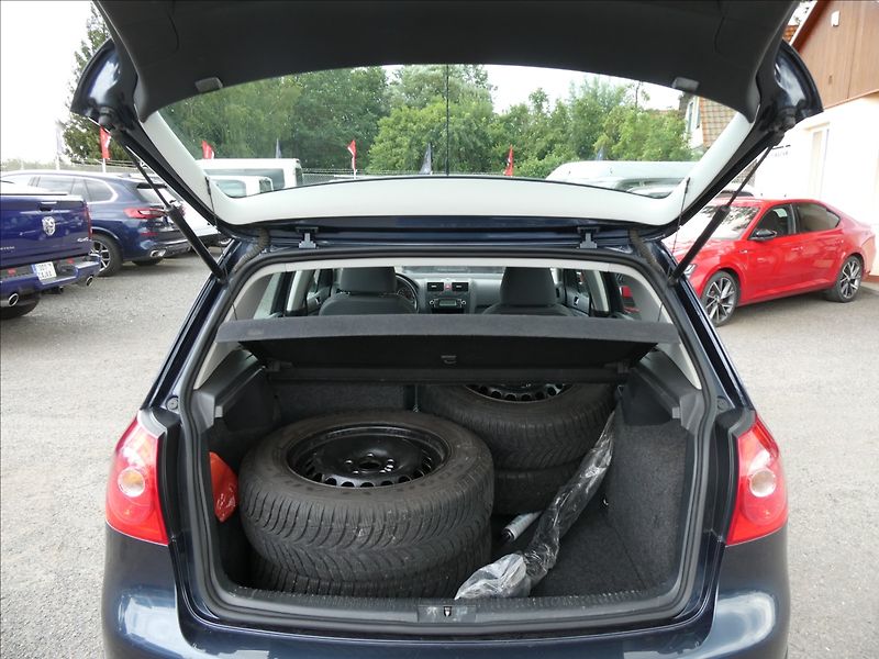 Volkswagen Golf 1,4 i16V serviska,ČR,2.majitel - fotka 17 z 49