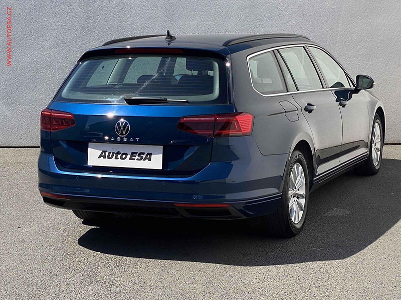 Volkswagen Passat (2020) 2.0 TDi, Highline, DSG, LED - fotka 4 z 19