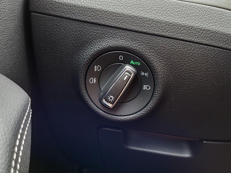 Škoda Superb III FL combi 2.0 TDi DSG STYLE - fotka 24 z 50