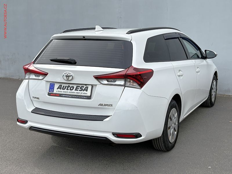 Toyota Auris (2015) 1.6i, ČR, autoAC - fotka 4 z 14