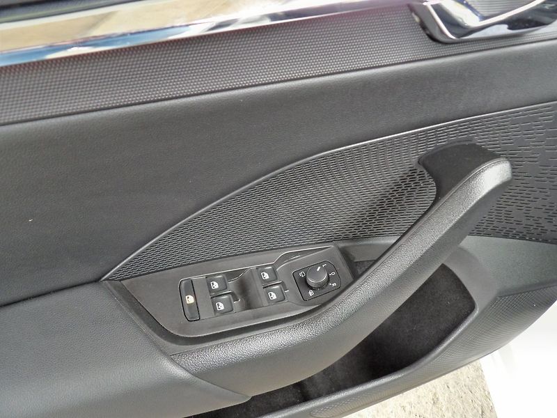 Škoda Octavia 1.5TSI DSG Style+ Tažné ČR DPH - fotka 20 z 33