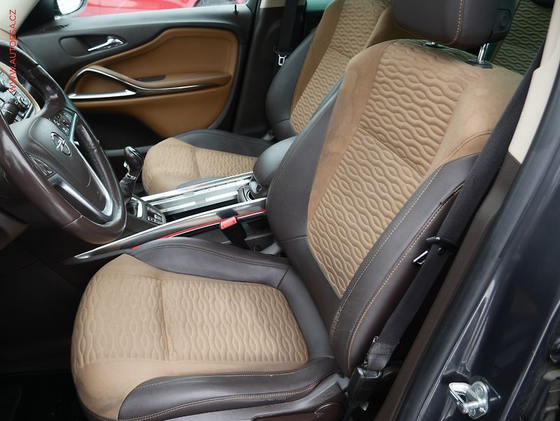 Opel Zafira (2012) 1.4T, Výhř.sed. - fotka 9 z 16