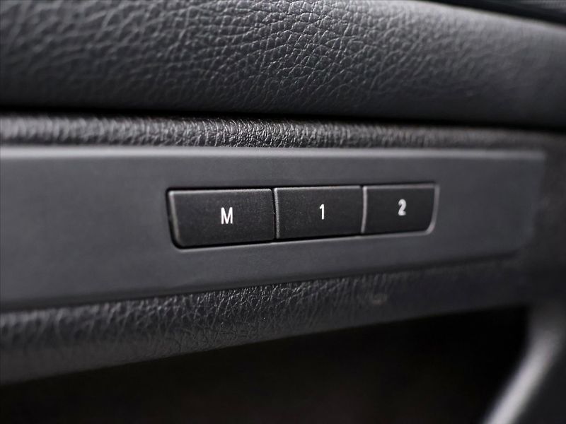 BMW Řada 5 3,0 535i 225kW Aut.klima Kůže - fotka 17 z 41