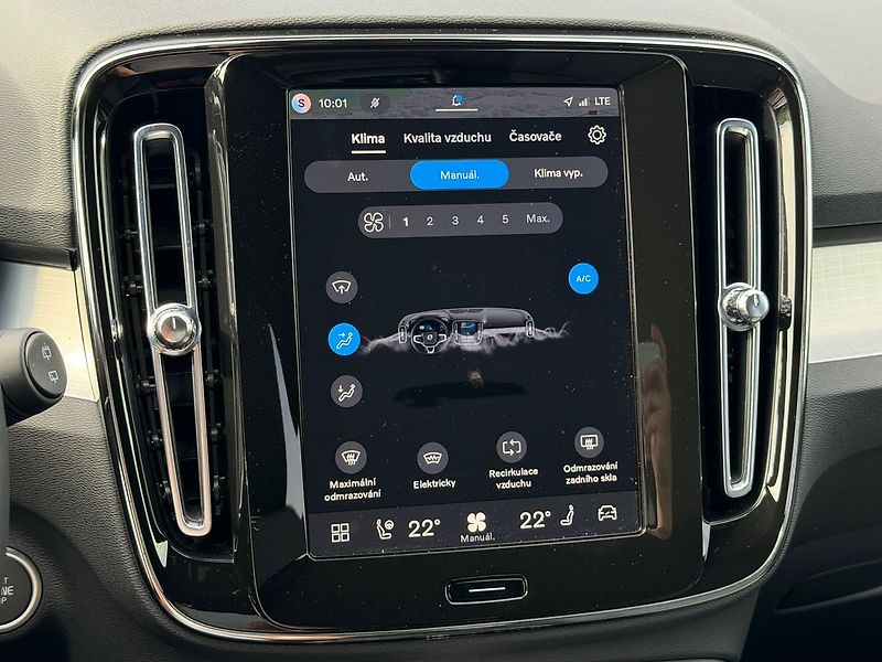 Volvo XC40 PLUS B4, B4, 360°, ACC, BLIS, - fotka 17 z 24