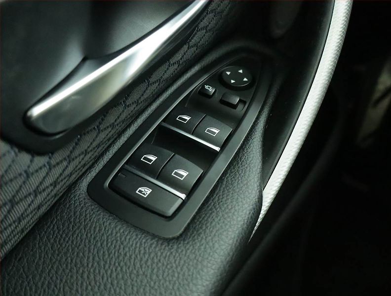 BMW Řada 4 (2020) M Paket 430i xDrive - fotka 18 z 18