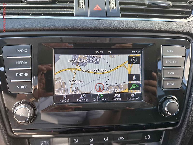 Škoda Octavia (2014) 1.6 TDI, Navi, panorama - fotka 13 z 21