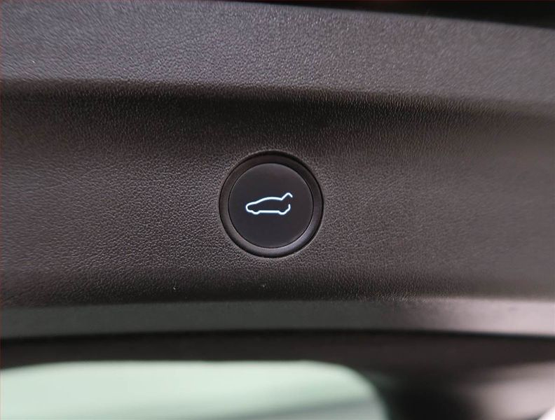 Tesla Model Y (2023) Standard LFP 64kWh, SoH 94% - fotka 19 z 31