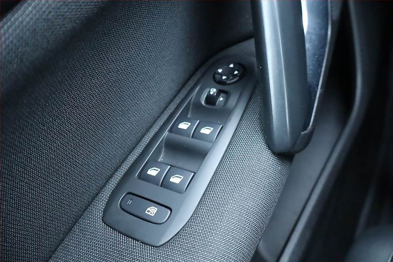 Peugeot 308 (2019) 1.2 PureTech, Automat - fotka 21 z 24