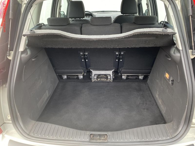 Ford C-MAX (2010) 1.6i, ČR, AC - fotka 7 z 13
