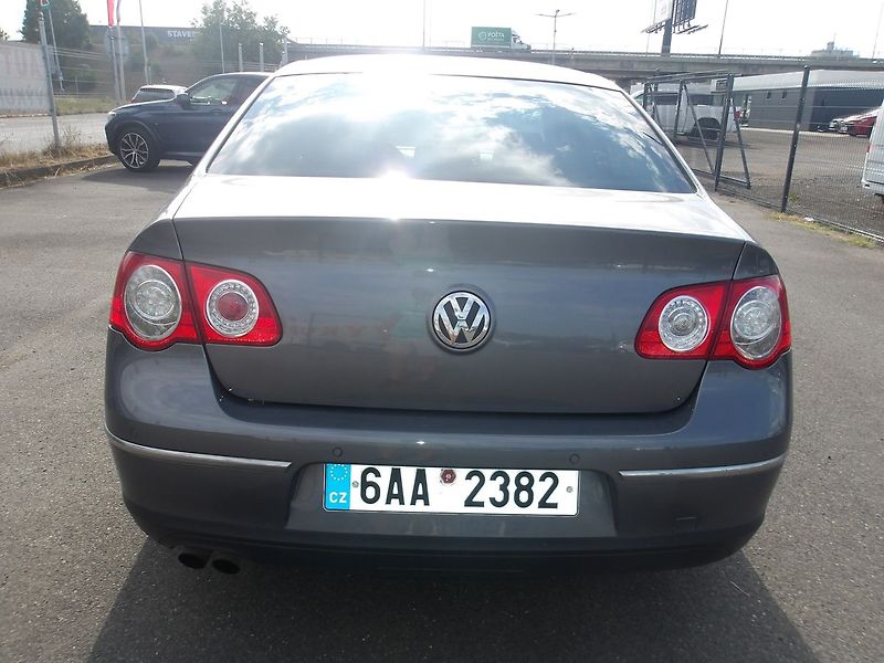 Volkswagen Passat 2,0FSi - fotka 11 z 42