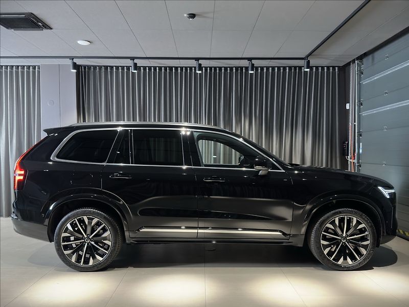 Volvo XC90 (2026) 2,0 T8  Ultra Bright - fotka 3 z 22