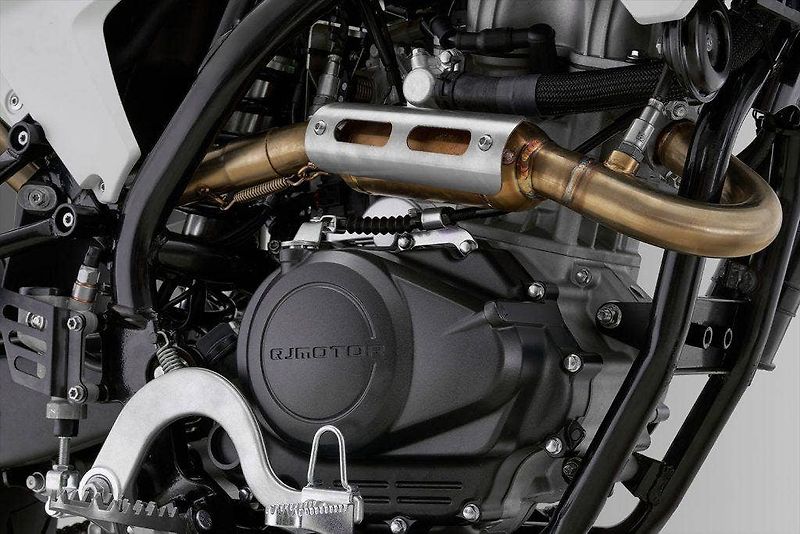 QJ Motor (2026) COV 125 MOTARD 2026 NOVIKA  OB - fotka 2 z 2