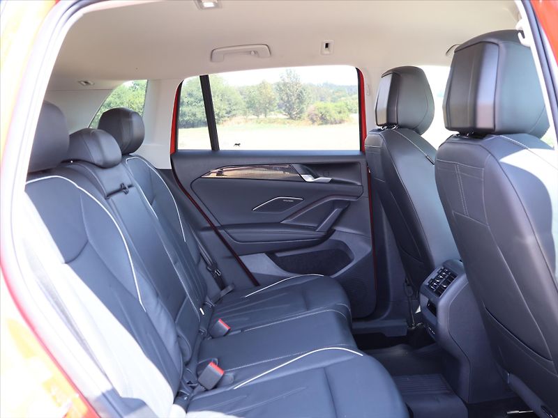 Volkswagen Tiguan 1,5 eTSI 110kW mHEV DSG CZ DPH - fotka 14 z 38