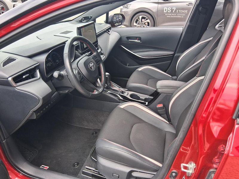 Toyota Corolla GR DYNAMIC JBL 2.0 Hyb. 144 kW - fotka 10 z 31