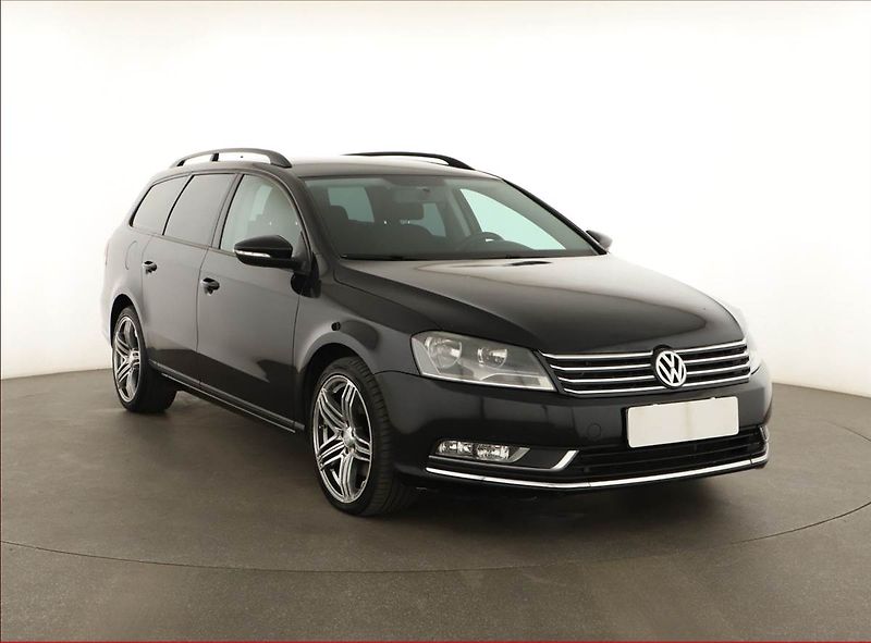 Volkswagen Passat (2011) 1.6 TDI, nová STK - fotka 1 z 13