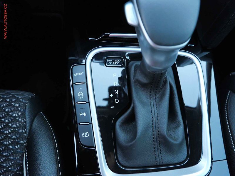 Kia XCeed (2025) 1.6 T-GDi, 1.maj,ČR, AT - fotka 16 z 26