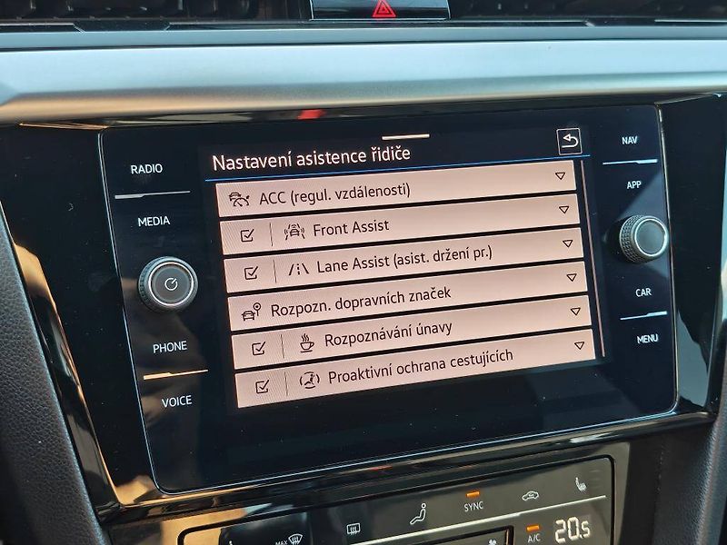 Volkswagen Arteon R-Line 6G 2,0TDI - fotka 17 z 23