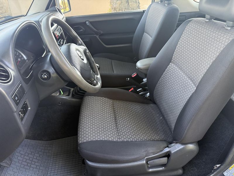 Suzuki Jimny 1,3i 4x4 TAŽNÉ - fotka 12 z 20