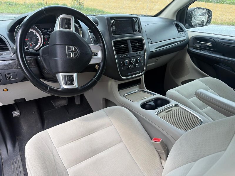 Dodge Grand Caravan (2014) 3,6 SXT Crew RT 2014 - fotka 13 z 19