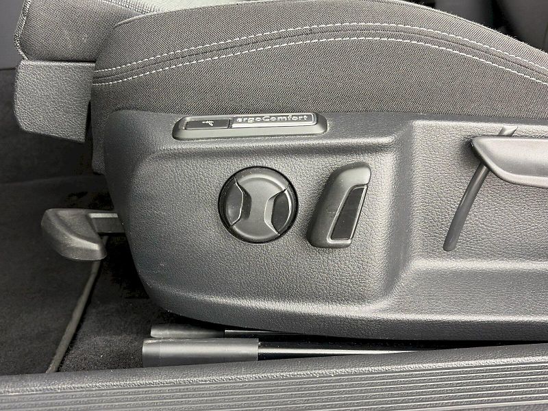 Volkswagen Passat (2022) Business 2.0 TDI 110kW - fotka 28 z 33