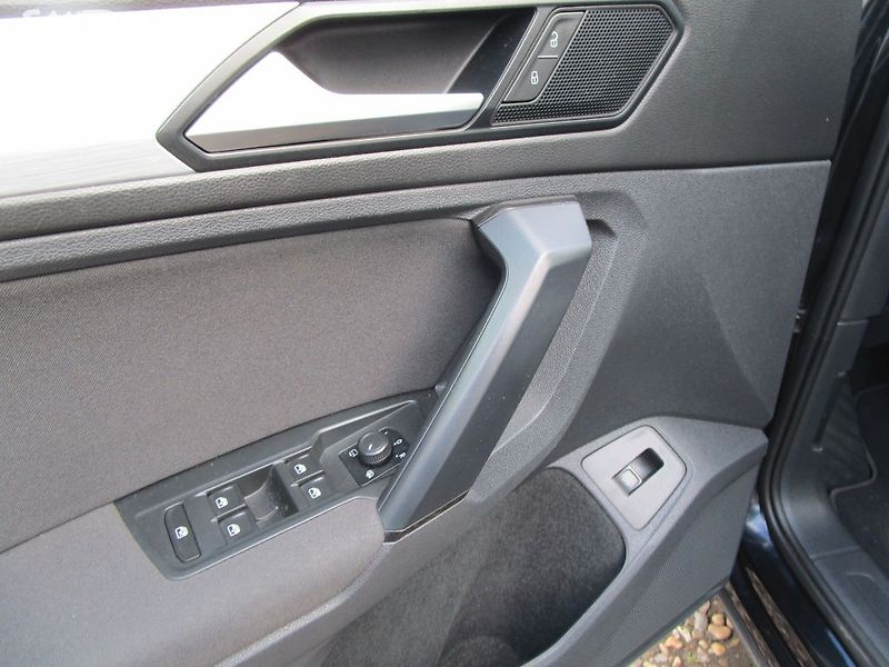 Volkswagen Tiguan 1,5TSI-96KW-NOVÁ STK+OLEJ - fotka 19 z 27