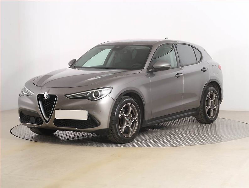 Alfa Romeo Stelvio (2018) 2.2 Diesel, Automat, Kůže - fotka 2 z 20