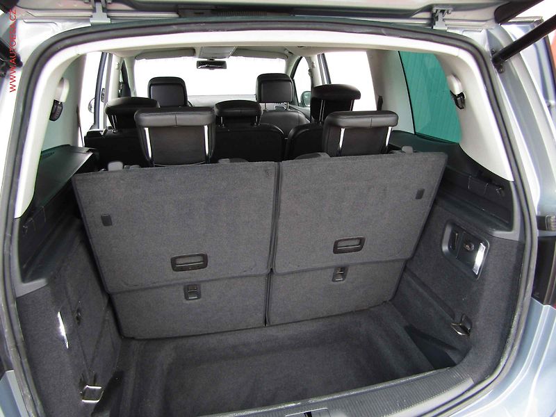 Volkswagen Sharan (2014) 2.0TDi, ČR, AC, xenon, park - fotka 12 z 25