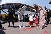 F1 2017 GP Monaka - postavy z filmu Star Wars, které provázely sílou tým Renault (oslava 40 let od uvedení prvního filmu)