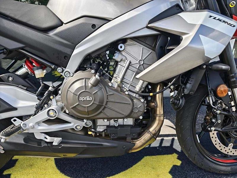 Aprilia (2026) Tuono 457 E5+ - fotka 7 z 38