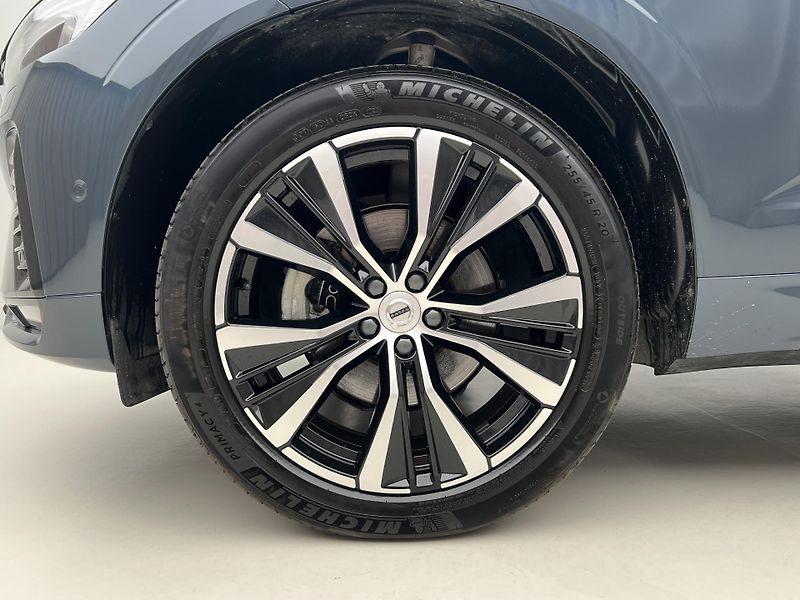 Volvo XC60 B5 AWD PLUS DARK AUT 1.maj. - fotka 15 z 42