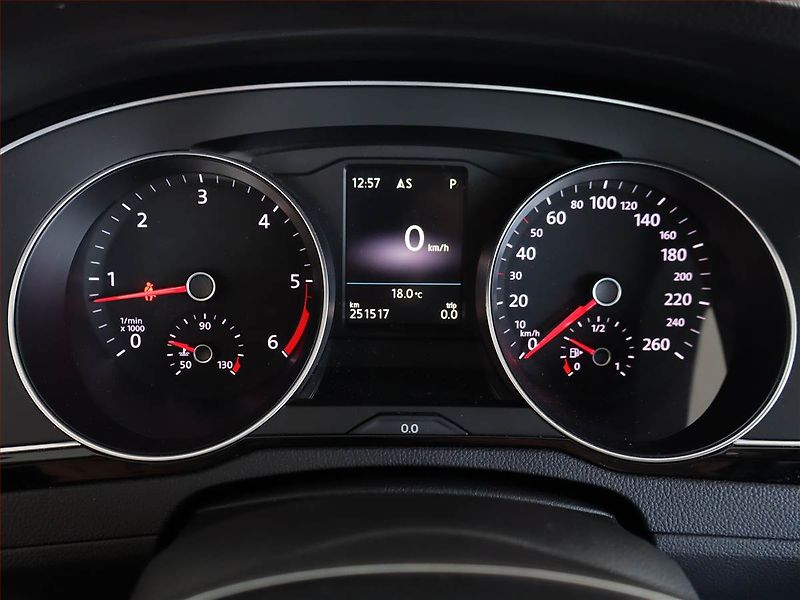 Volkswagen Passat (2017) 2.0 TDI, 4X4, Automat - fotka 11 z 25