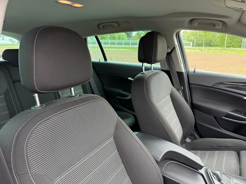 Opel Insignia 1.6 SIDI XENON NAVIGACE TAŽNÉ - fotka 29 z 48