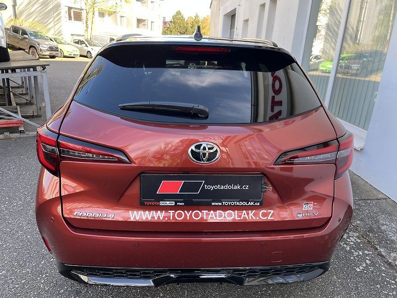 Toyota Corolla 2.0L HEV GR SPORT - fotka 6 z 29