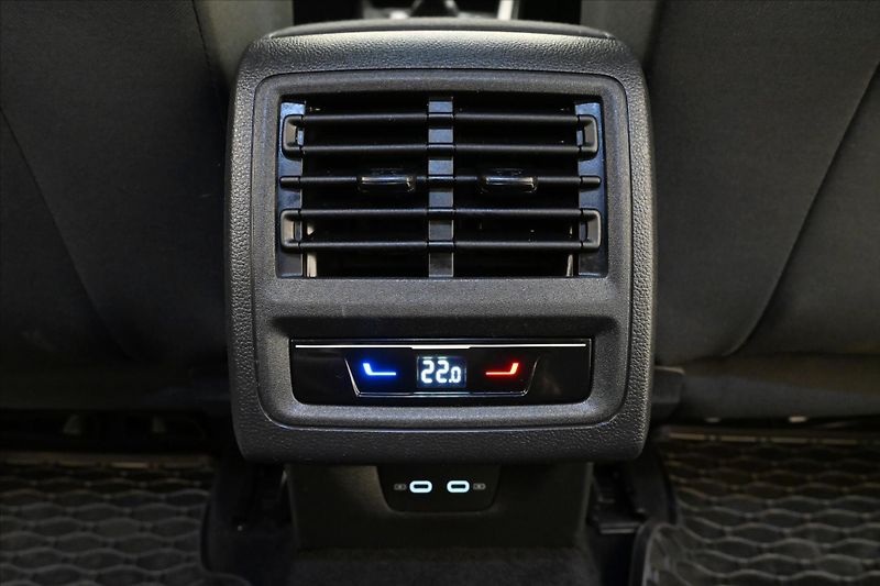 Volkswagen Golf 1,0 TSI 81kW Life Záruka až 5 - fotka 21 z 30