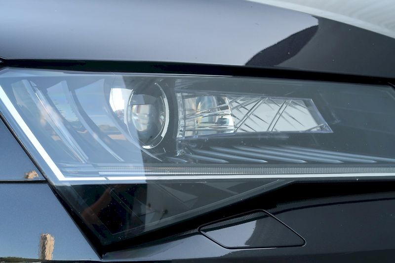 Škoda Superb (2018) Combi L&K  2,0 TDi/140 kW 4X4 - fotka 29 z 36