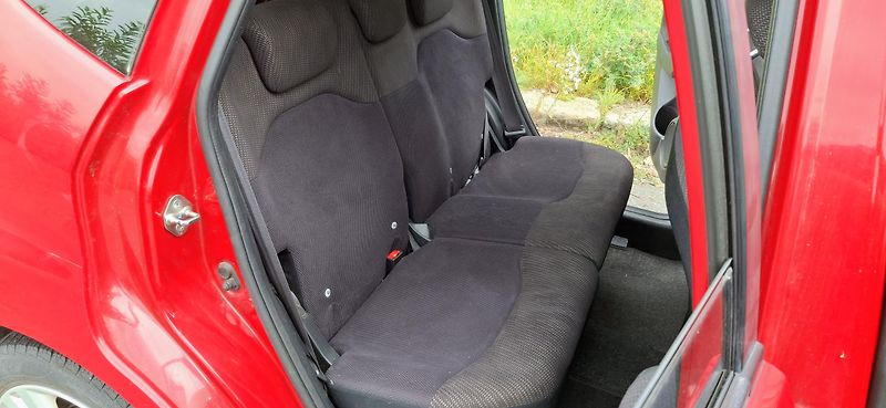 Honda Jazz 1.4 VTEC 73 KW - fotka 15 z 37