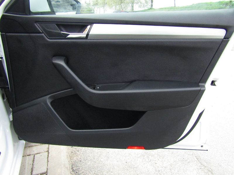 Škoda Superb (2016) 1.6 TDI 88kW - fotka 27 z 38
