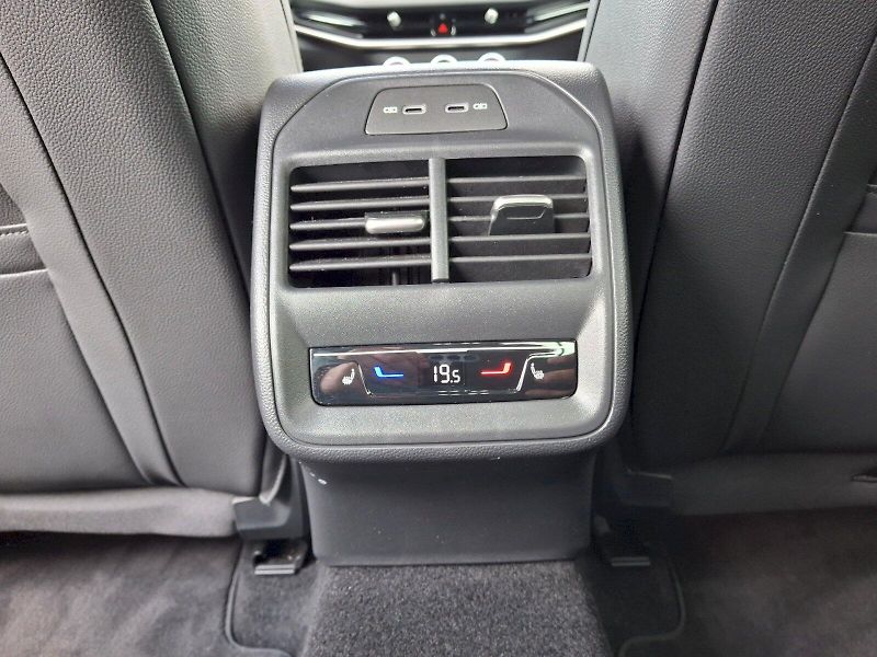Škoda Superb (2025) iV SportLine DSG 1,5TSi 150kW - fotka 32 z 35